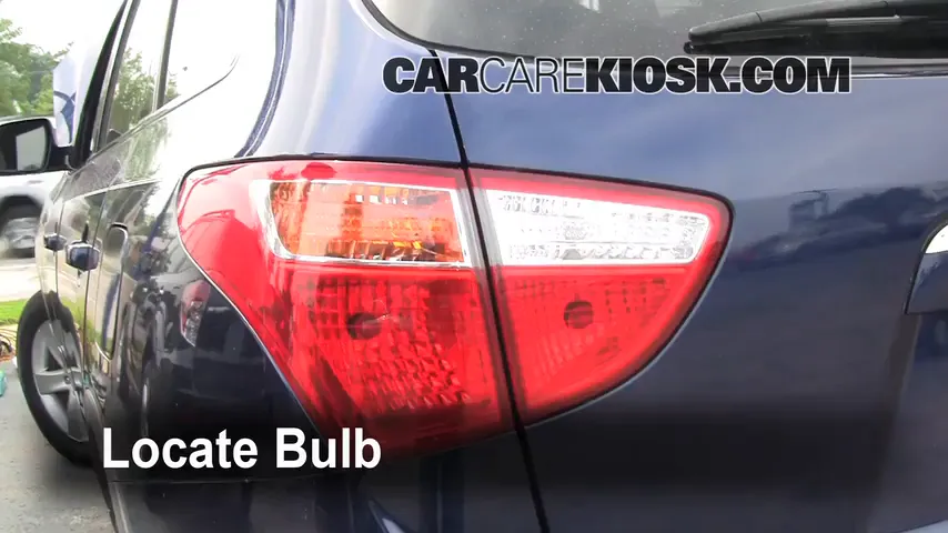 2008 Hyundai Veracruz GLS 3.8L V6 Lights Turn Signal - Rear (replace bulb)